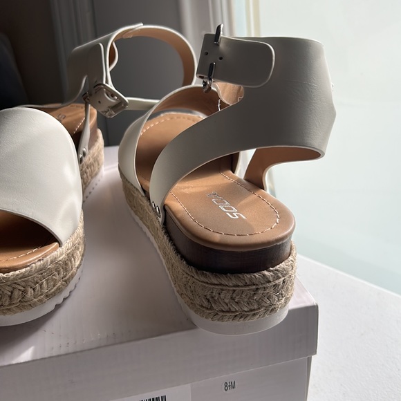 Soda Brand, Topic, Off White, Espadrille Style Sandals, Size 8 1/2 - Picture 4 of 4